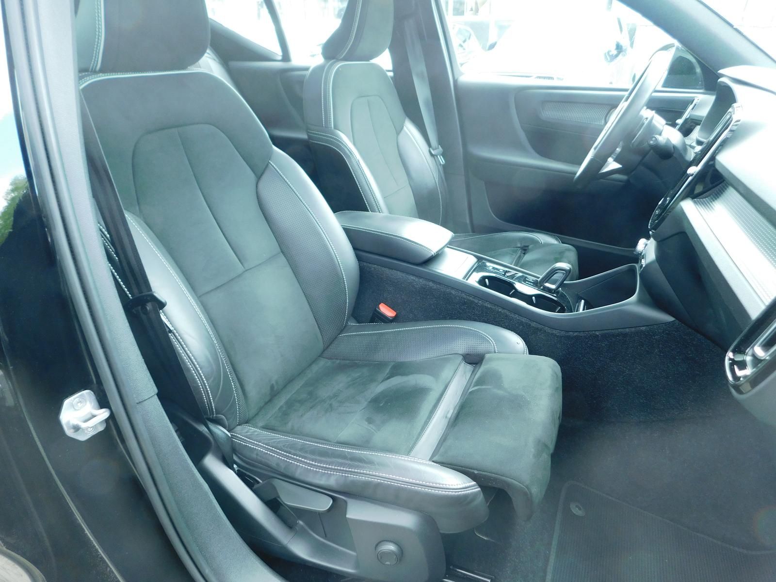 Fahrzeugabbildung Volvo XC40 T4 R-Design