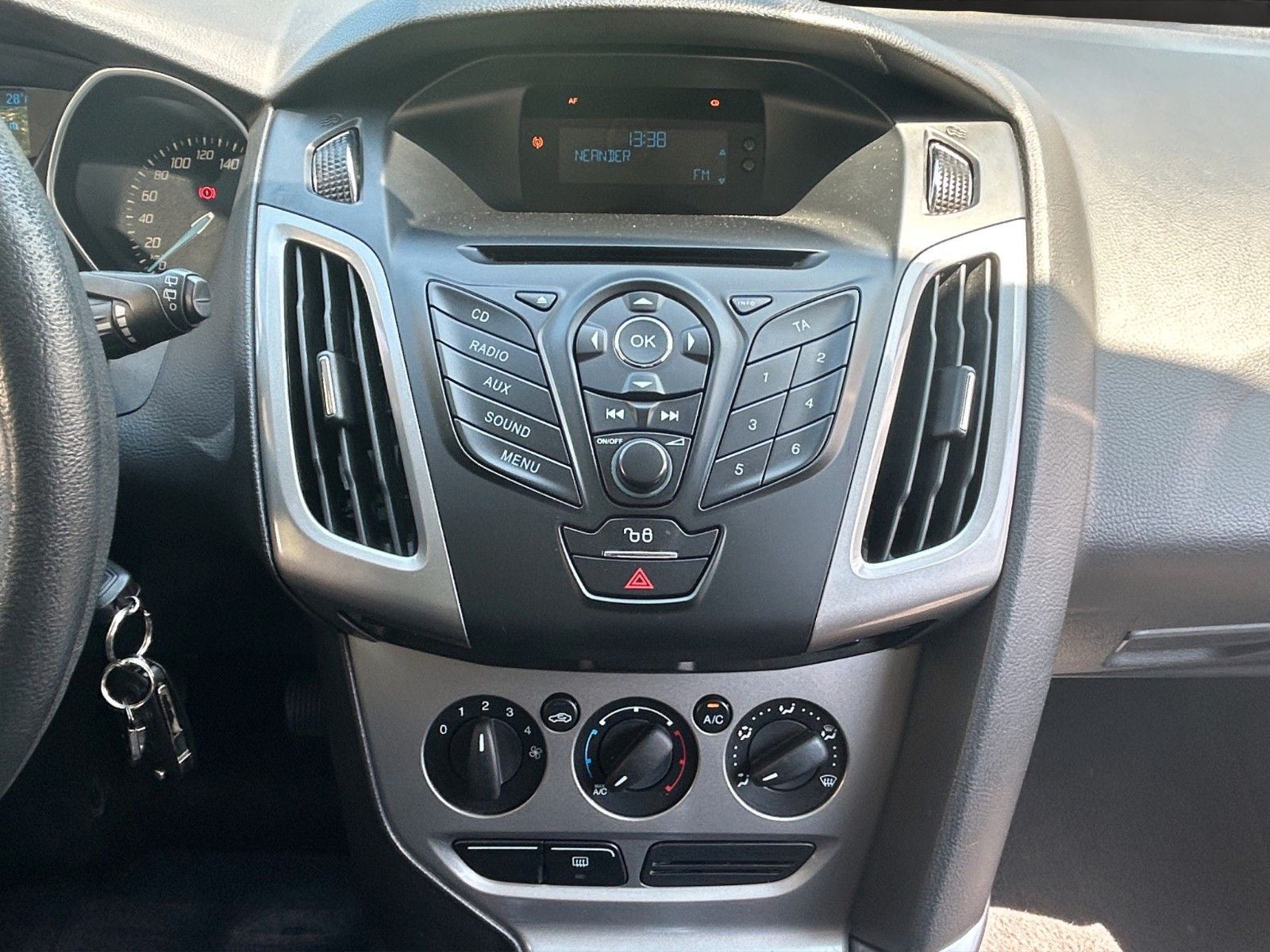 Fahrzeugabbildung Ford Focus Turnier TDCI Kima/TÜV NEU/TOP ZUSTAND