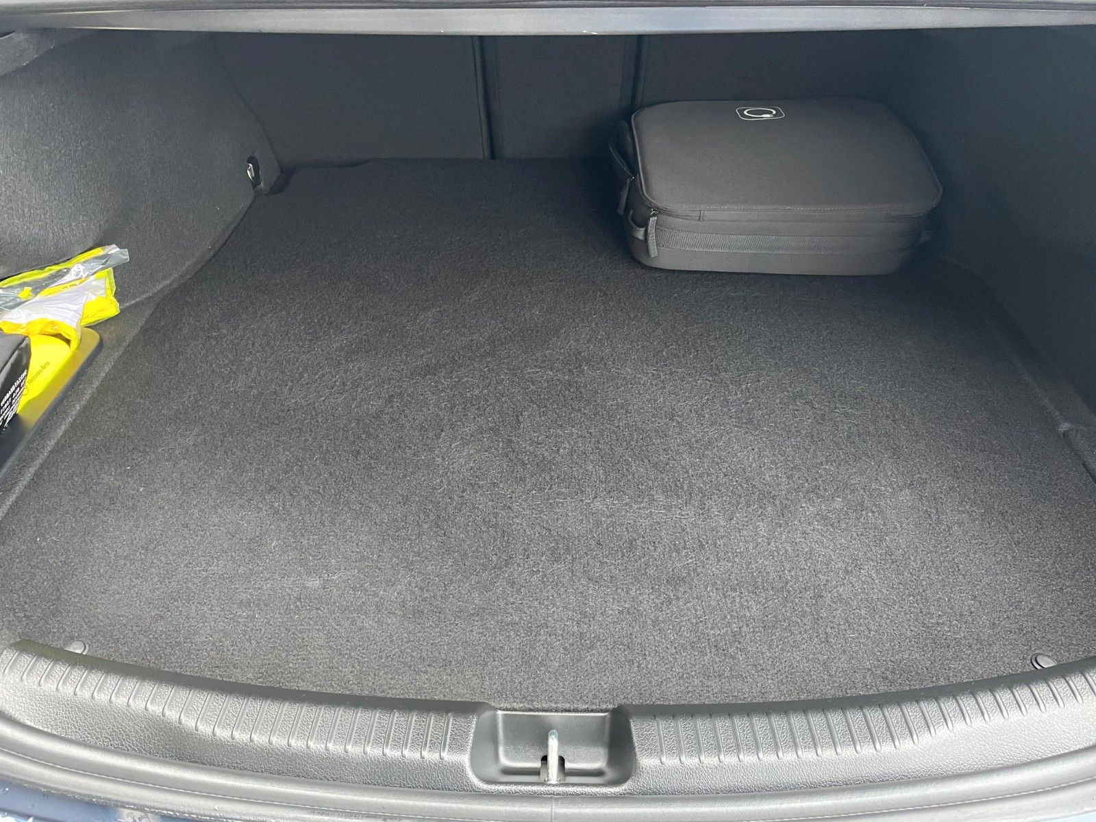 Fahrzeugabbildung Mercedes-Benz C 300de AMG+Distr+Digital+Pano+AHK+360+Night