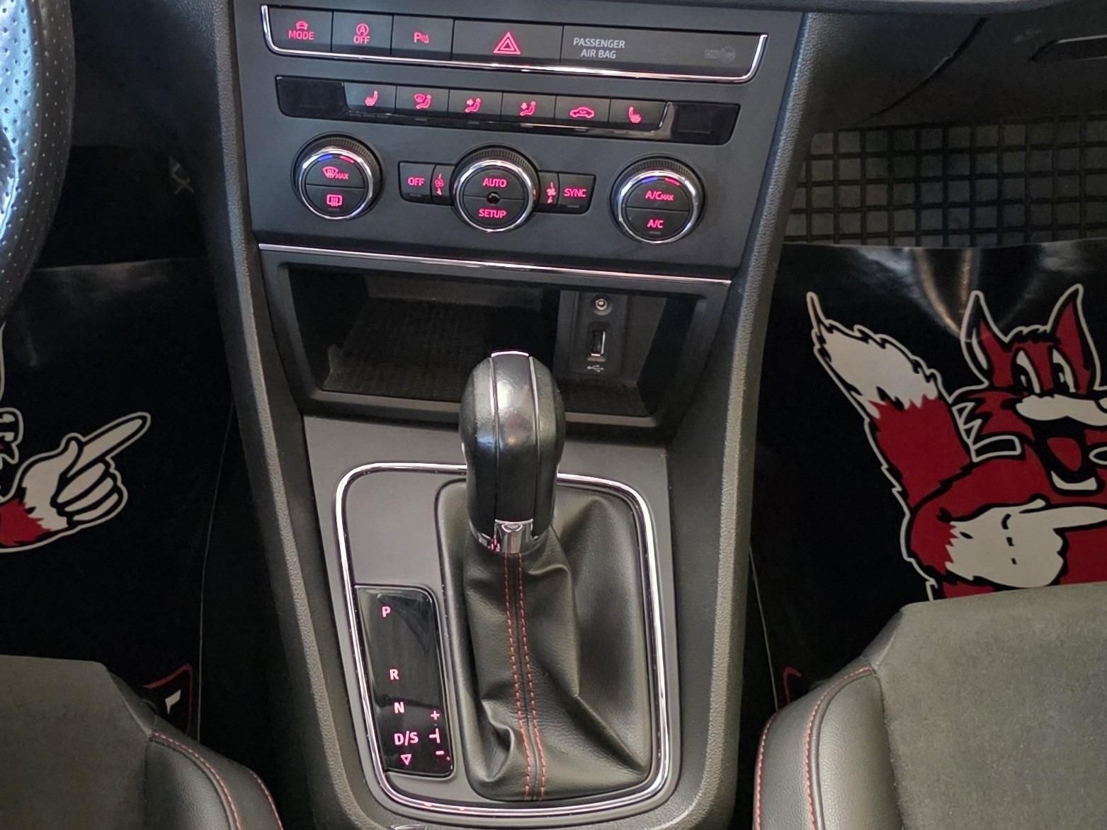 Fahrzeugabbildung SEAT Leon 1.8 TSI DSG ST FR/LED/Navi//Pano/Carplay