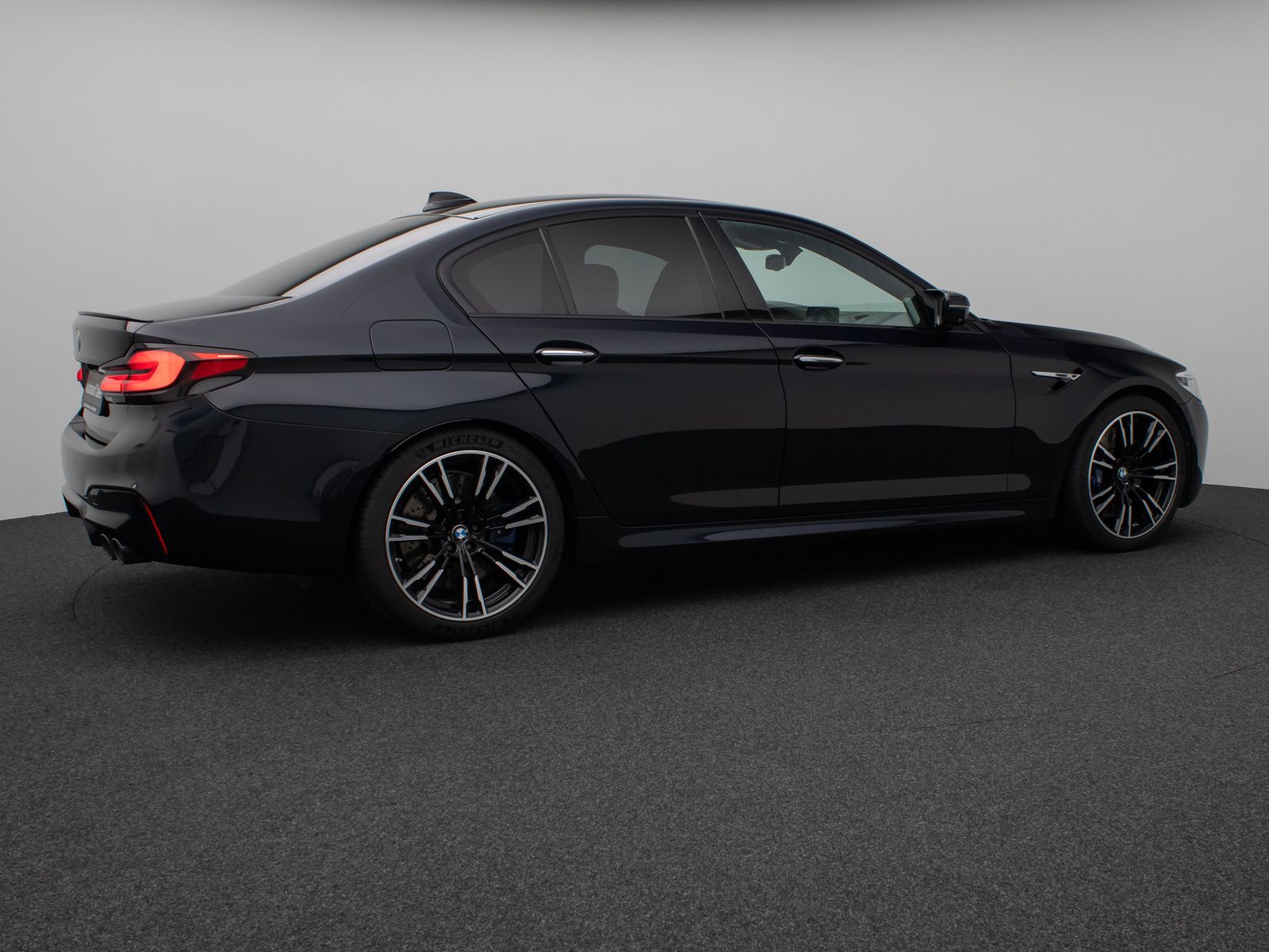 Fahrzeugabbildung BMW M5 xD 360°HUD DAB B&W SoftCl Massage Komfort