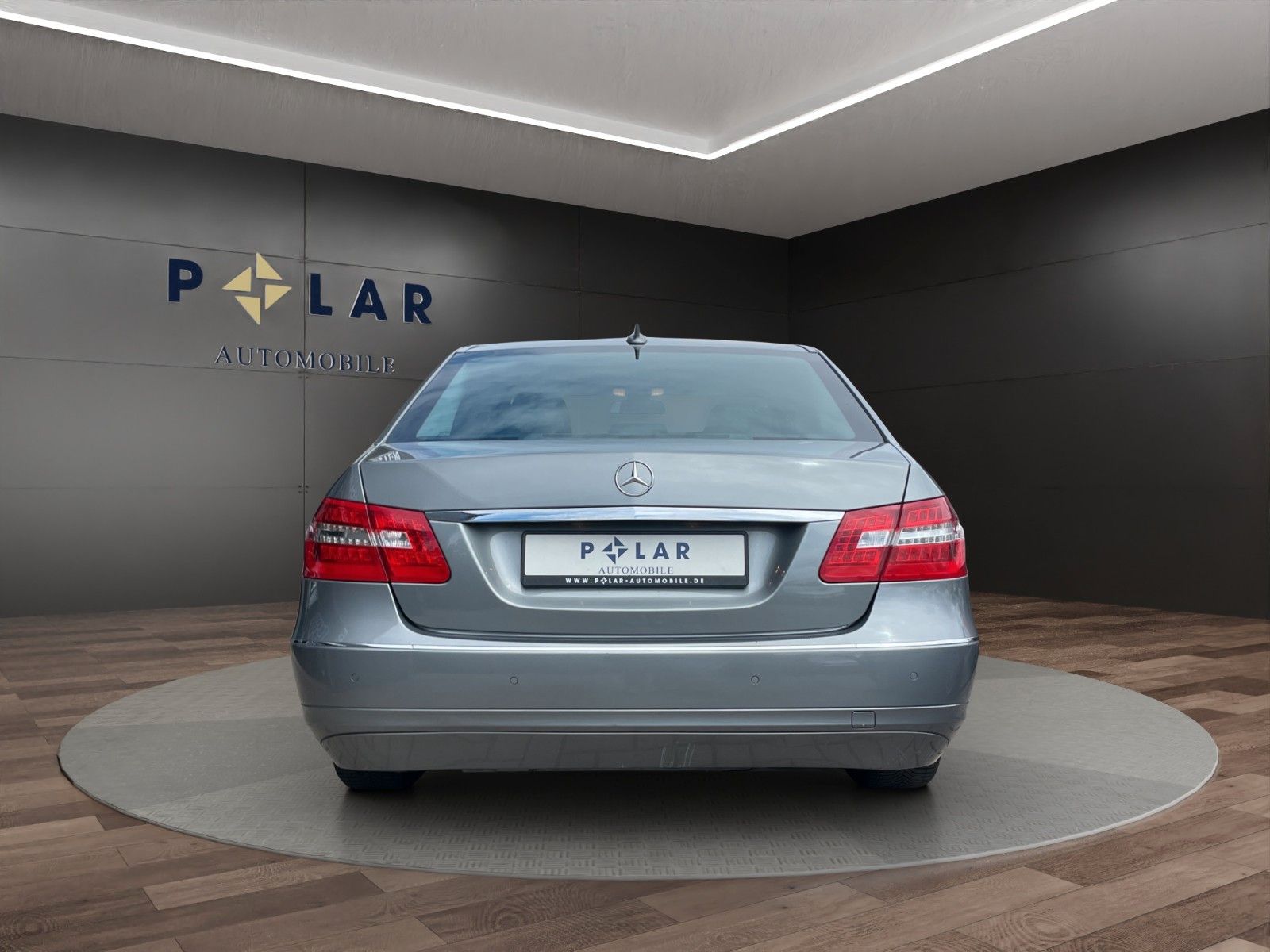 Fahrzeugabbildung Mercedes-Benz E 220 CDI Lim.*Bi-Xen*Standhz*Tempomat*PDC
