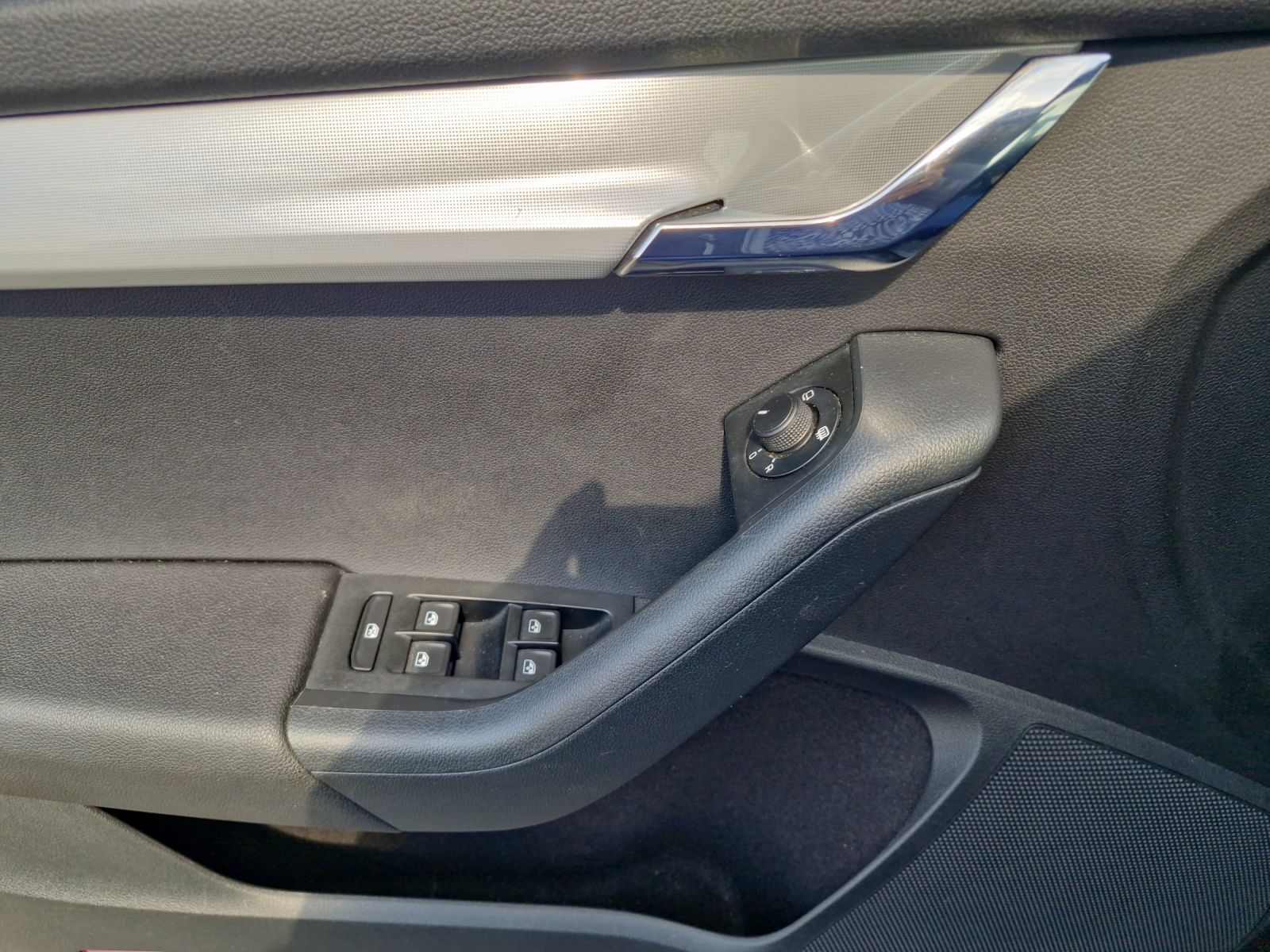 Fahrzeugabbildung SKODA Octavia Combi TSI Ambition Navi Klima GRA PDC