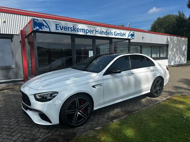 Mercedes-Benz E 63 S AMG Lim. 4Matic+ / Pano / Sportabgas