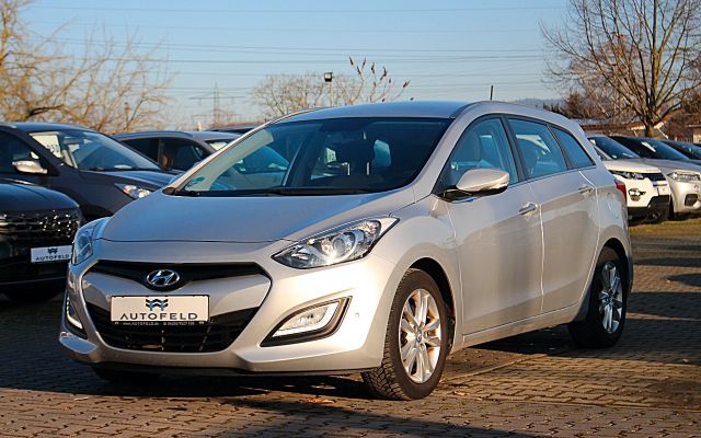 Hyundai i30 1.6 CRDi/VOLLSHEFT/NAVI/SHZ/BT/PDC