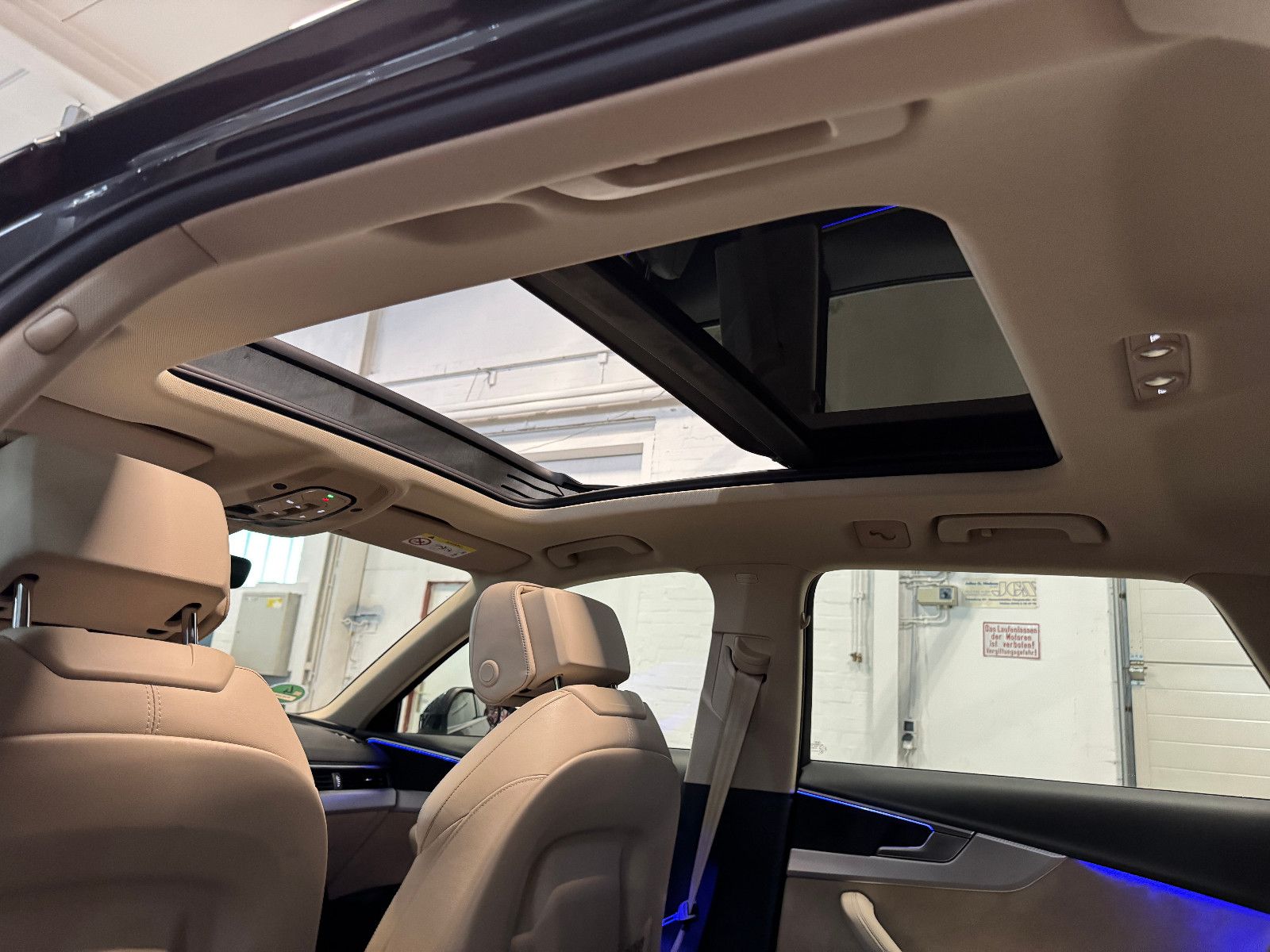 Fahrzeugabbildung Audi A4 Avant DESIGN S-TRONIC PANO STHD AHK LEDER