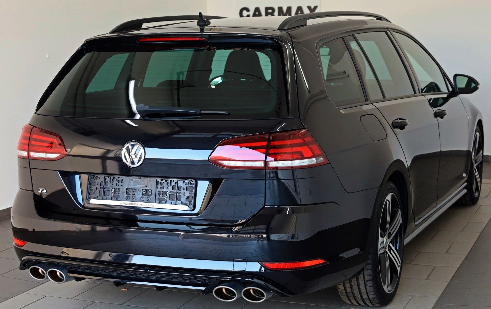 Fahrzeugabbildung Volkswagen Golf VII Variant R 4M Leder,Navi,LED,Kamera,ACC
