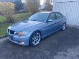 BMW 320i E90*Navi*Xenon*Leder*18 Zoll M-Felgen  - : Felgen 18 Zoll