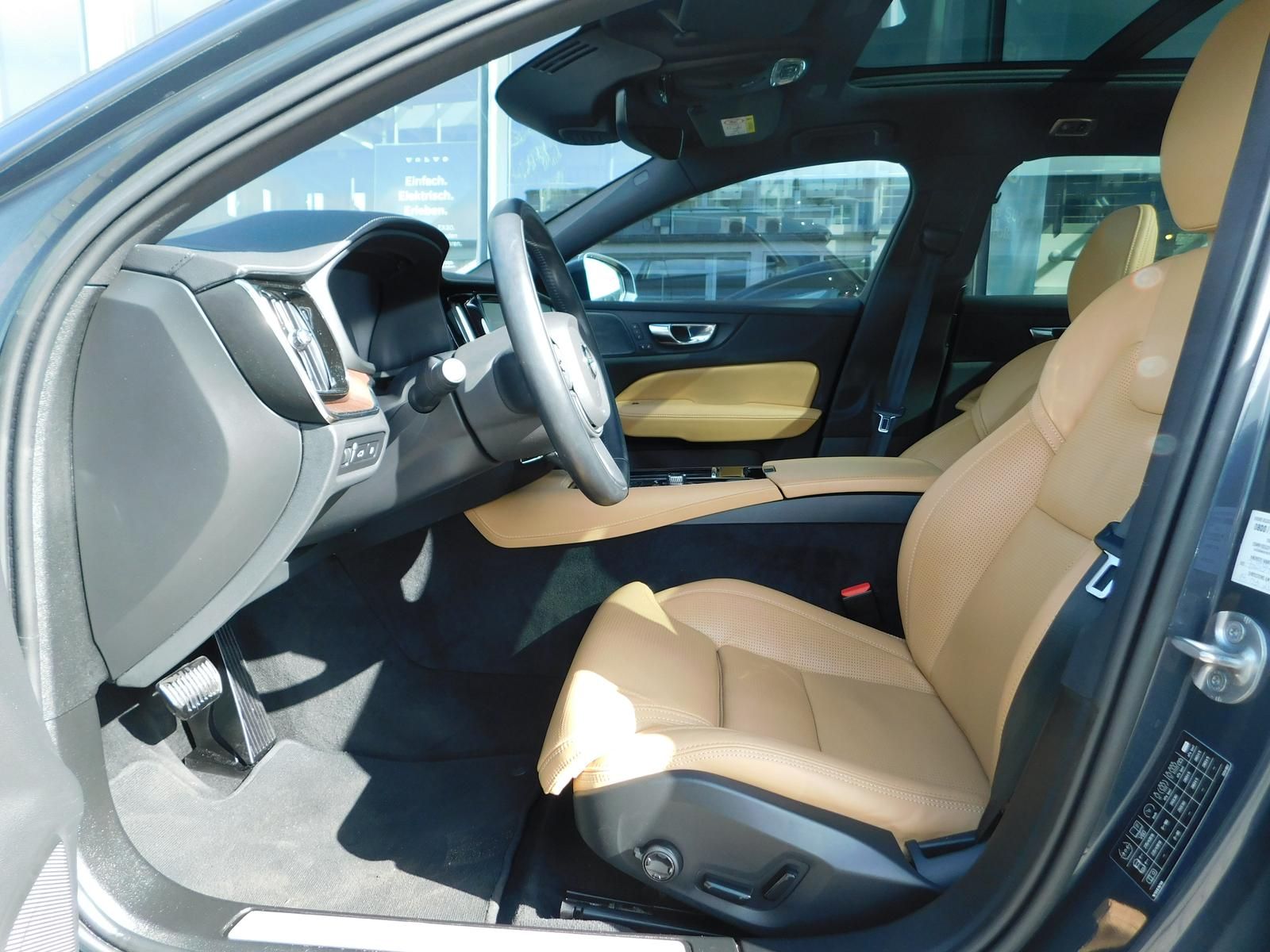 Fahrzeugabbildung Volvo V60 T6 AWD Recharge Inscription