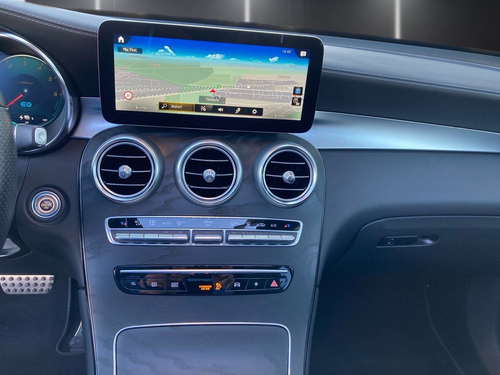 Fahrzeugabbildung Mercedes-Benz GLC 300 de AMG 4M*Pano*AHK*Burmester*360°*Distro