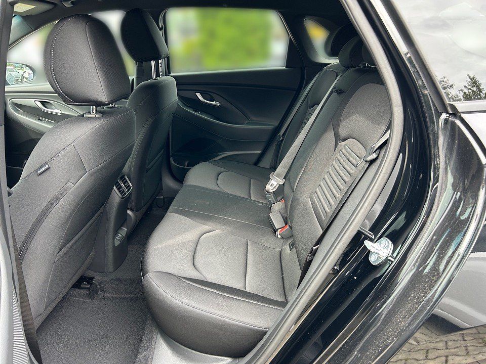 Fahrzeugabbildung Hyundai i30 MY25 1.5T 48V ADVANTAGE LED+NAV 5J-GARANTIE+