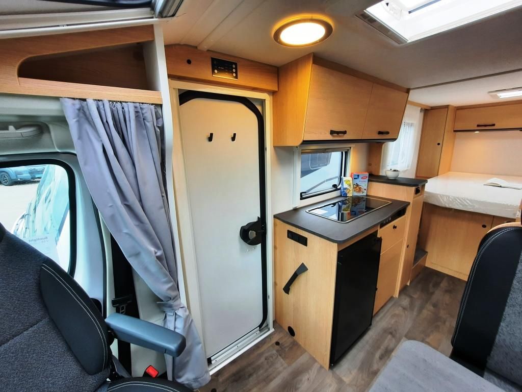 Fahrzeug Übersicht 7 Fahrzeugabbildung Sunlight V 69 Verfüg./Sparen Sie 8.777,- €