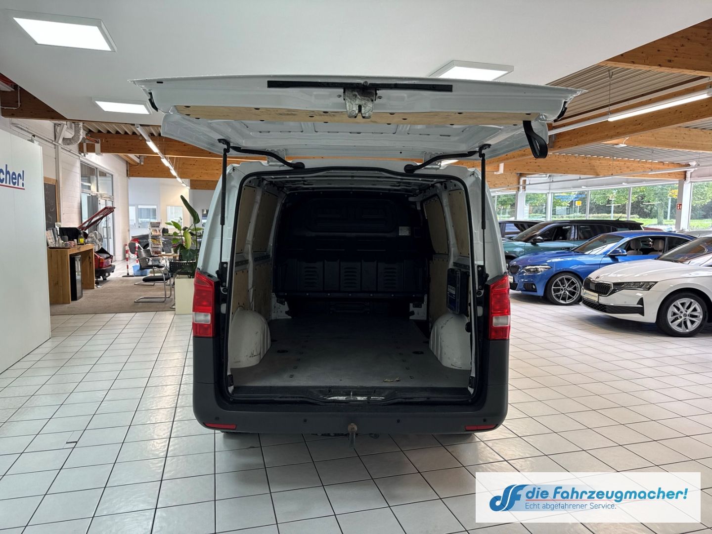 Fahrzeugabbildung Mercedes-Benz Vito Kasten 116 CDI 4x4 lang AHK Navi DAB *EXPOR