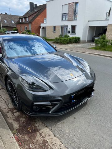 Porsche Panamera Turbo Sport Turismo, Frond TV