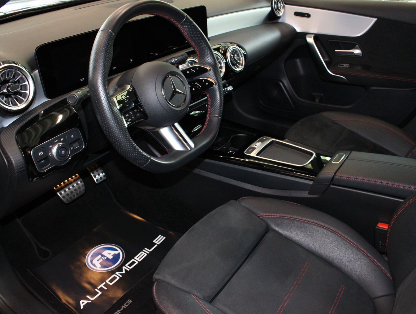 Fahrzeugabbildung Mercedes-Benz A 200 AMG Line Limo*Widescreen*Ambiente*Kamera