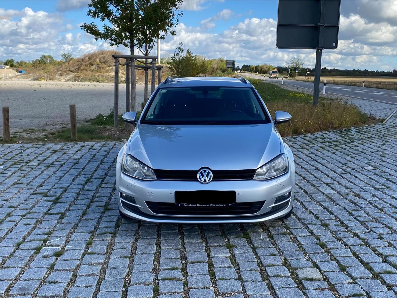 Volkswagen Golf 2015 — rear view