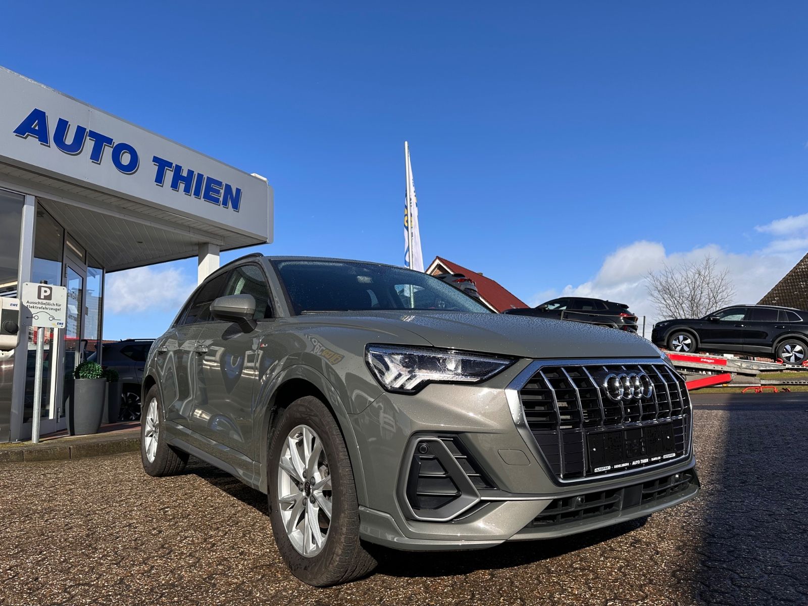 Fahrzeugabbildung Audi Q3 35 TFSI S line S Tronic Navi/ACC/SHZG/LED/PDC