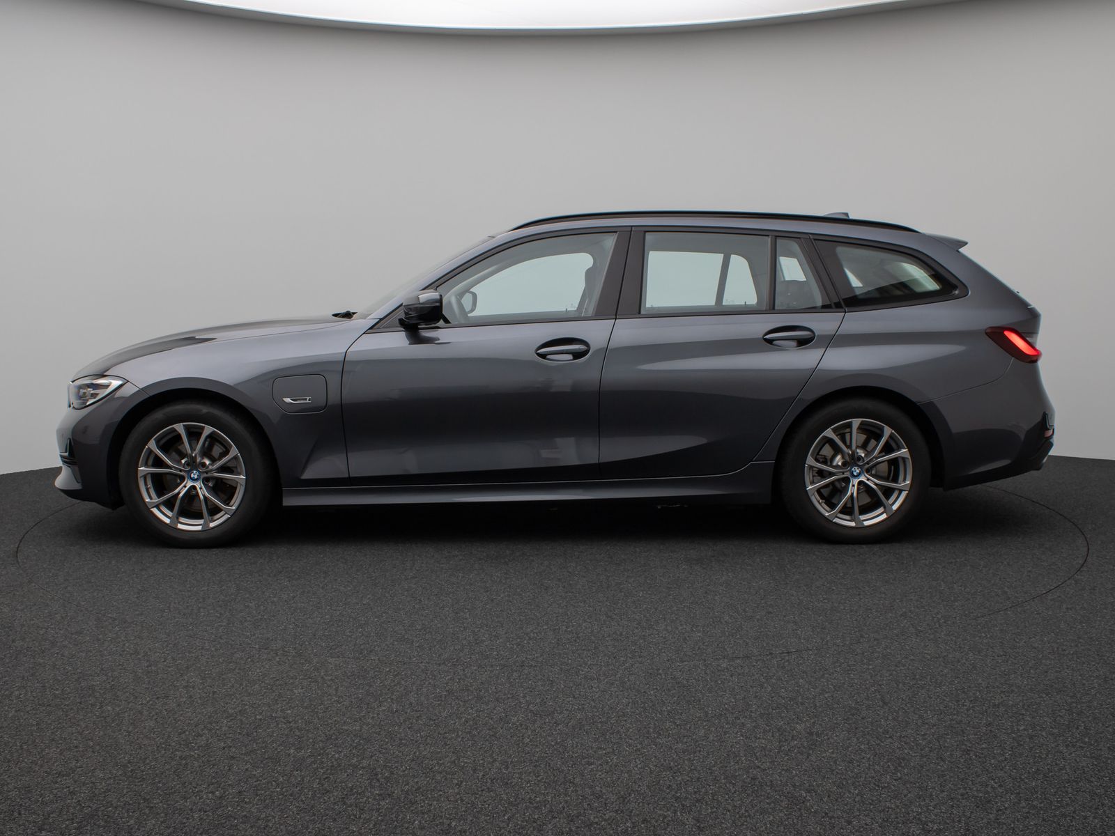 Fahrzeugabbildung BMW 320e Sport Line Panorama DAB CockPitPr PDC Alarm