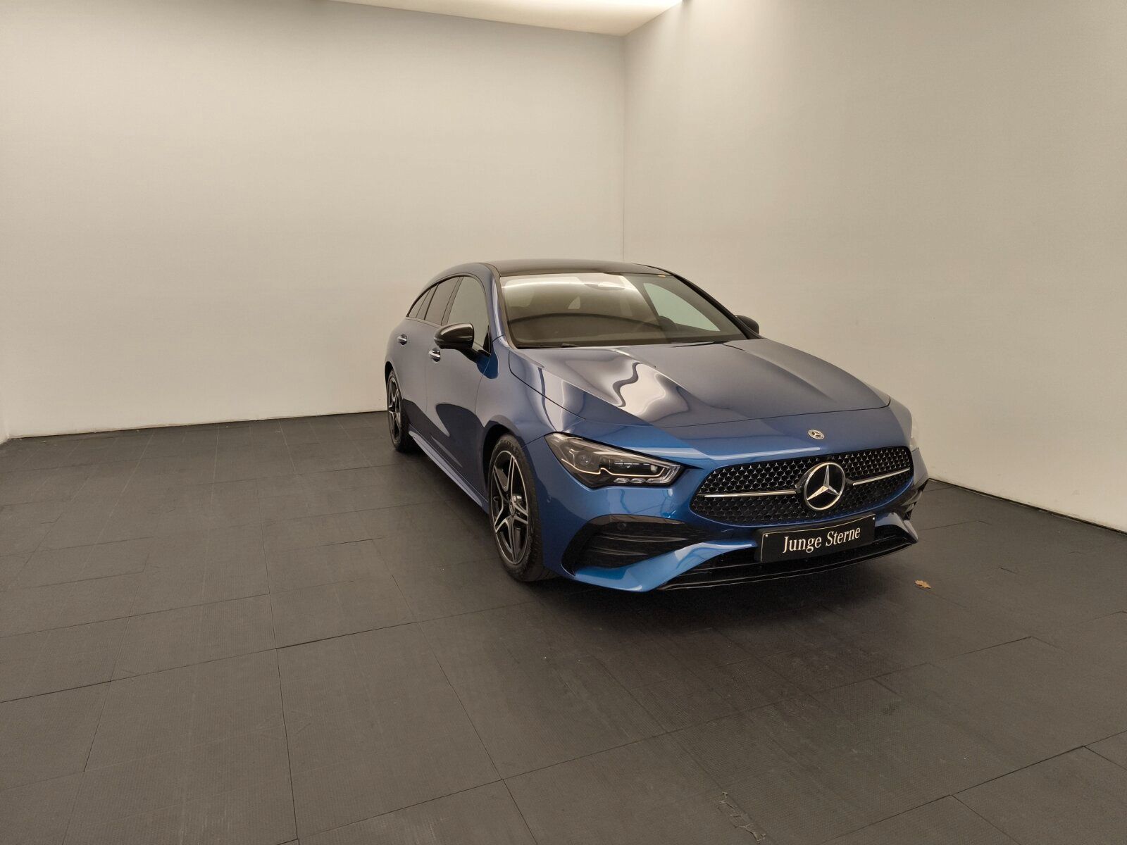 Mercedes-Benz CLA 180 SB AMG Pano Distro 360 Multibeam WinterP imagem 3