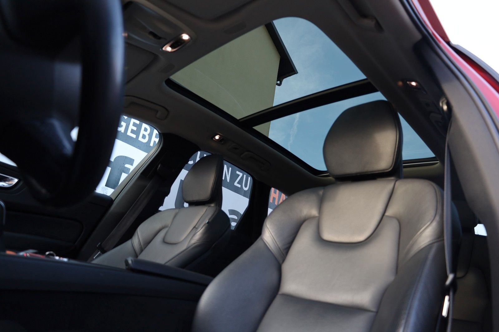 Fahrzeugabbildung Volvo XC60 Momentum Pro,Leder,Navi,Kamera,HUD,ACC,Pano