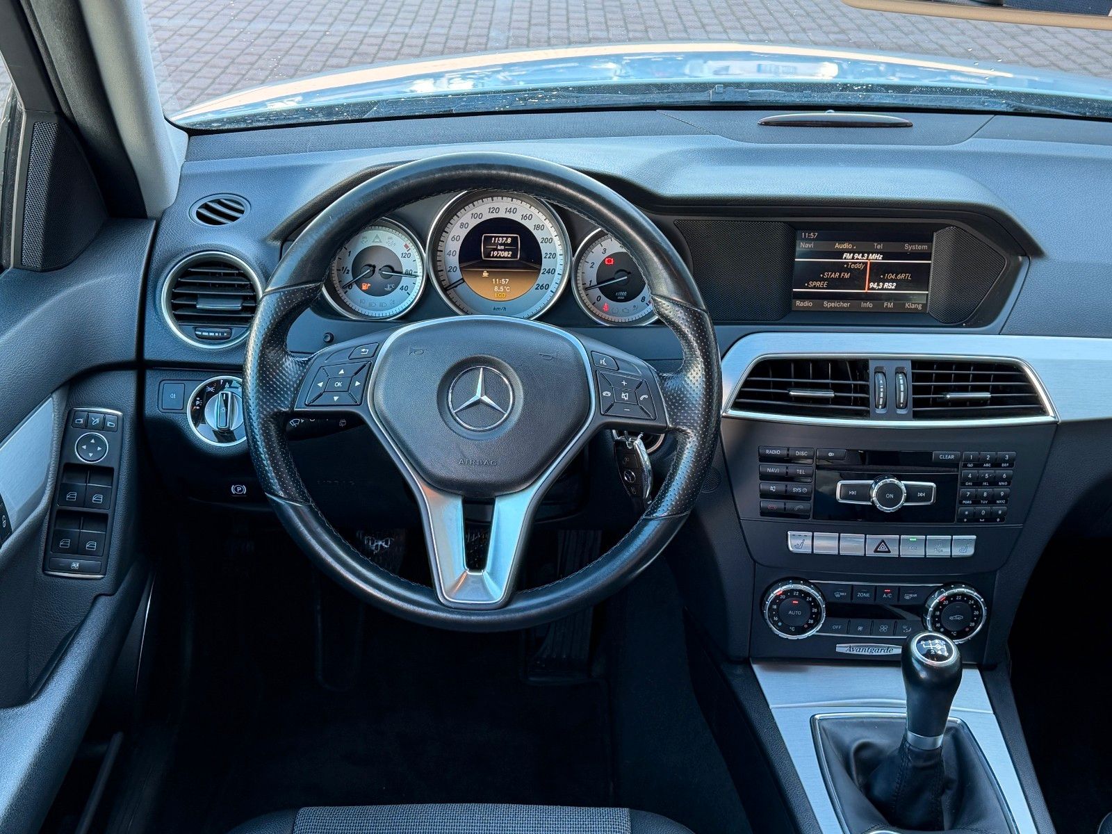 Fahrzeugabbildung Mercedes-Benz C180 CGI AVANTGARDE *Klima*Sitzhzg*AHK*PDC*USB*