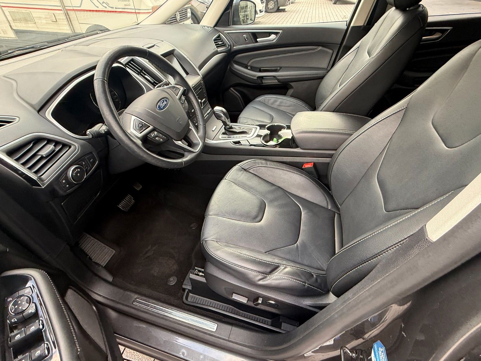 Fahrzeugabbildung Ford S-MAX Titanium 7 Sitzplätze