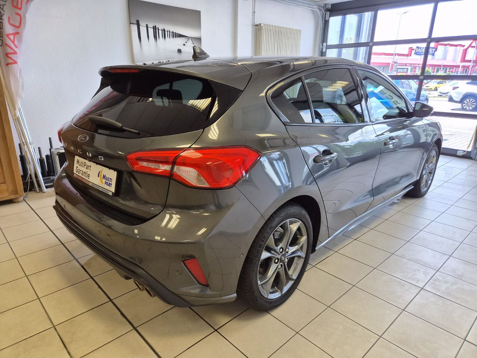 Fahrzeugabbildung Ford Focus Lim. ST-Line / NAVI / KAMERA /1. Hand