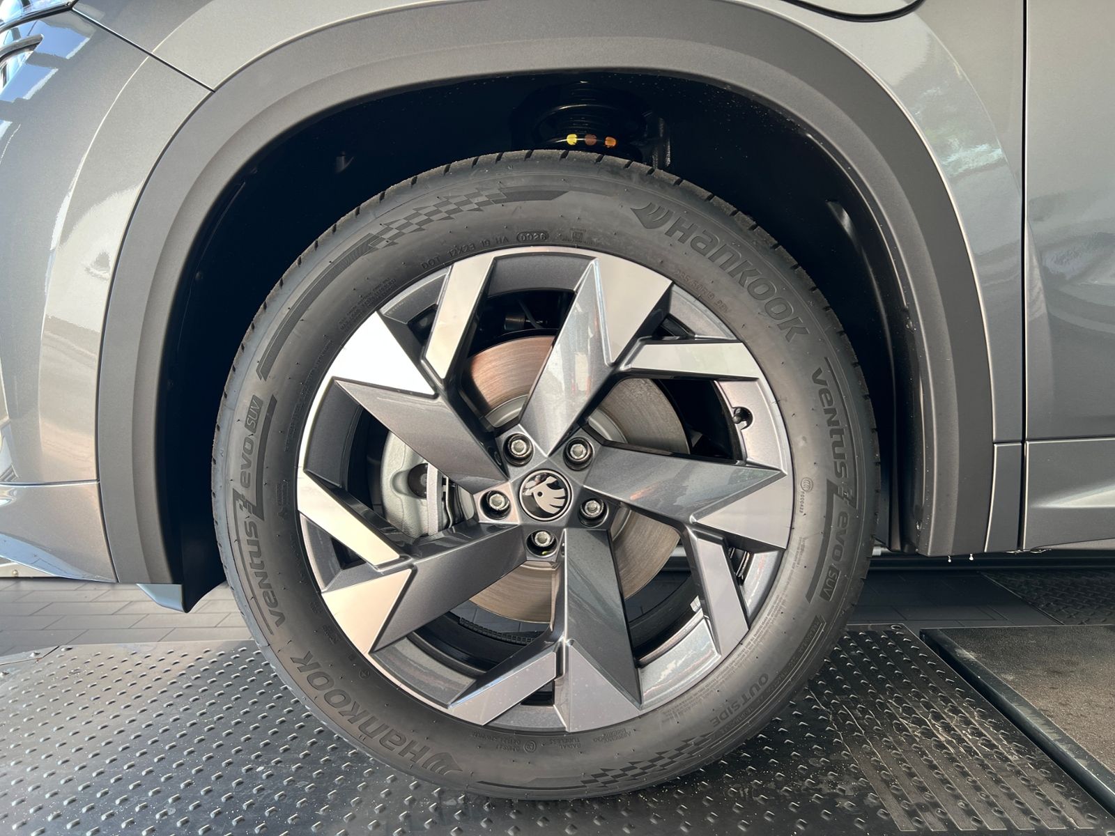 Fahrzeugabbildung SKODA Kodiaq Sportline 1.5 TSI IV DSG *LED, AHK, Navi,