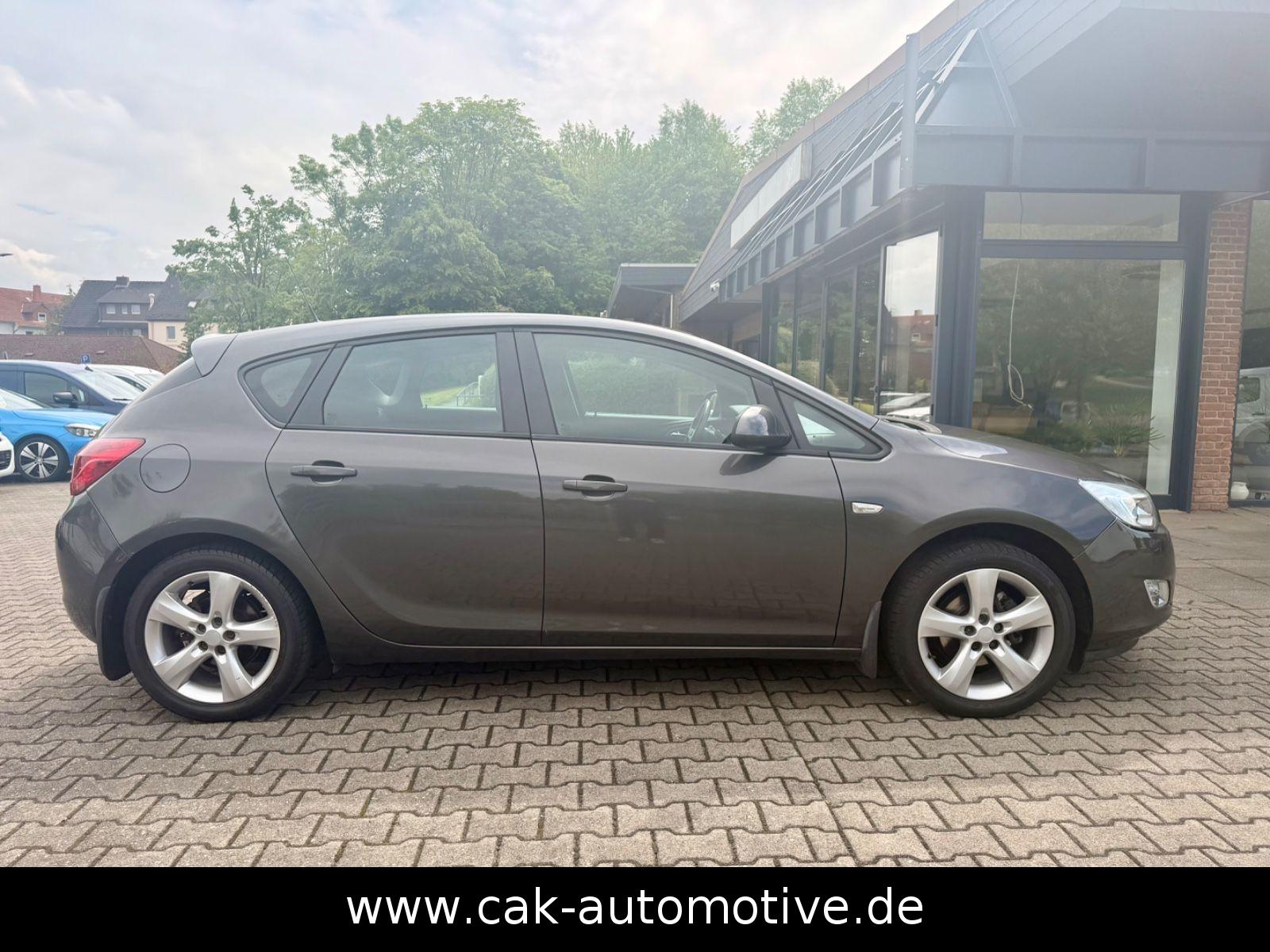 Opel Astra J Lim. 5-trg. Edition / AHK!