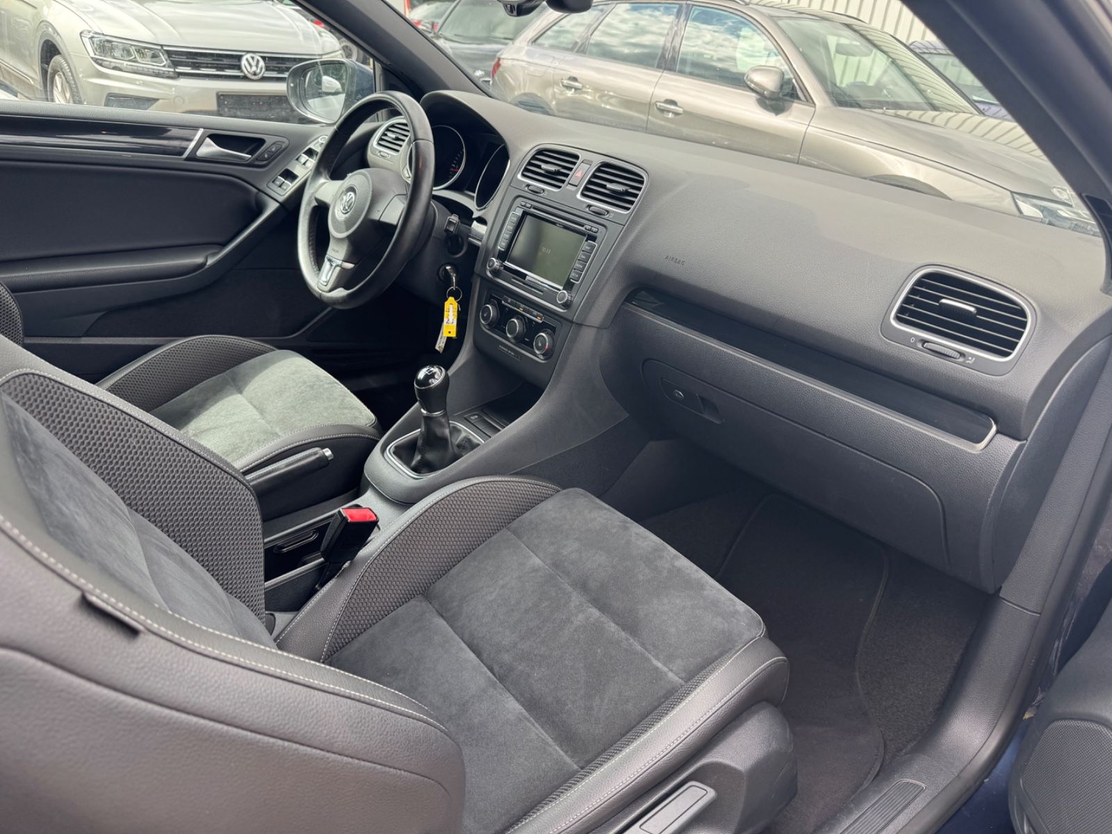 Fahrzeugabbildung Volkswagen Golf VI Cabriolet Leder+Navi+Bluetooth+Sitzheizu