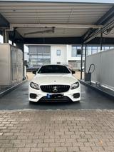 Mercedes-Benz E 300 Autom. - - Mercedes-Benz E 300: Coupé