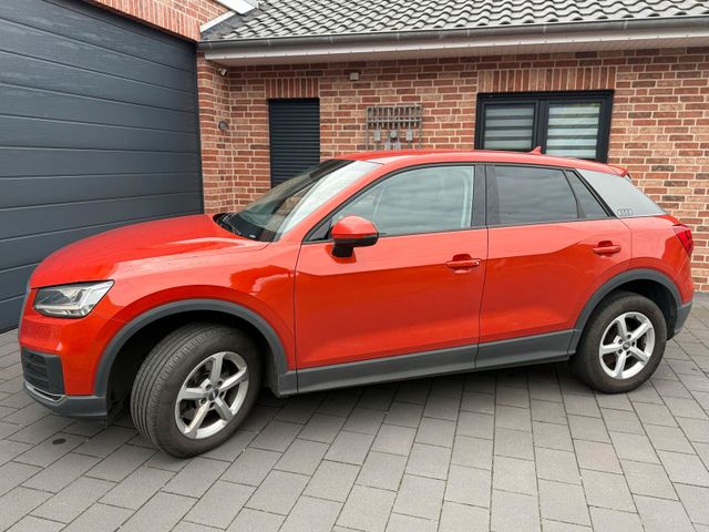AUDI Audi Q2 Guter Zustand AHK verdunkelte Sche...