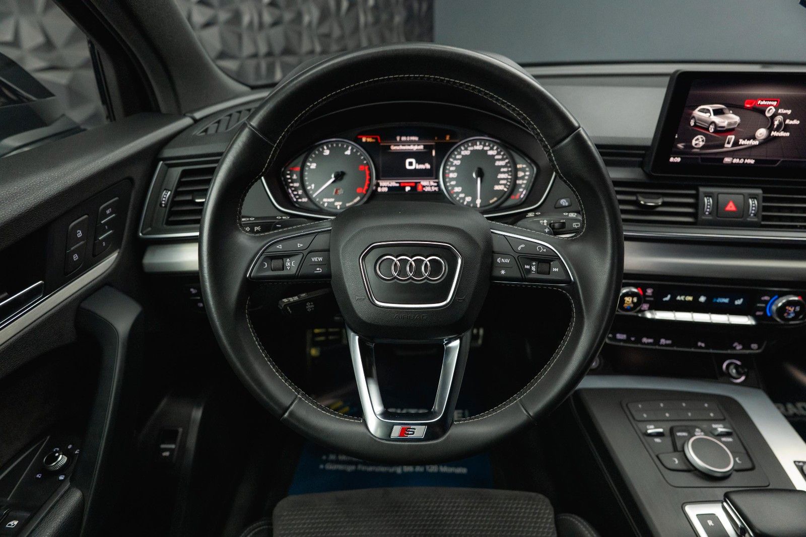 Fahrzeugabbildung Audi SQ5 3.0 TDI quattro Optik-Paket Schwarz *LED*19%