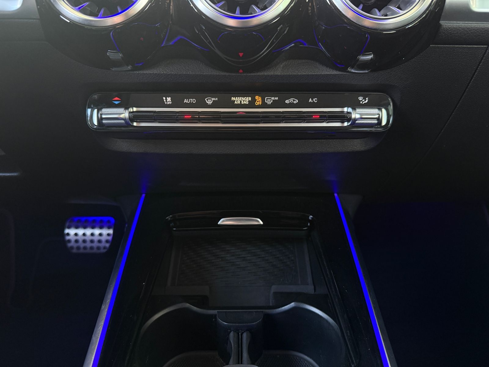 Fahrzeugabbildung Mercedes-Benz GLB 250 AMG Line LED MBUX HIGH NAV RFK 19"