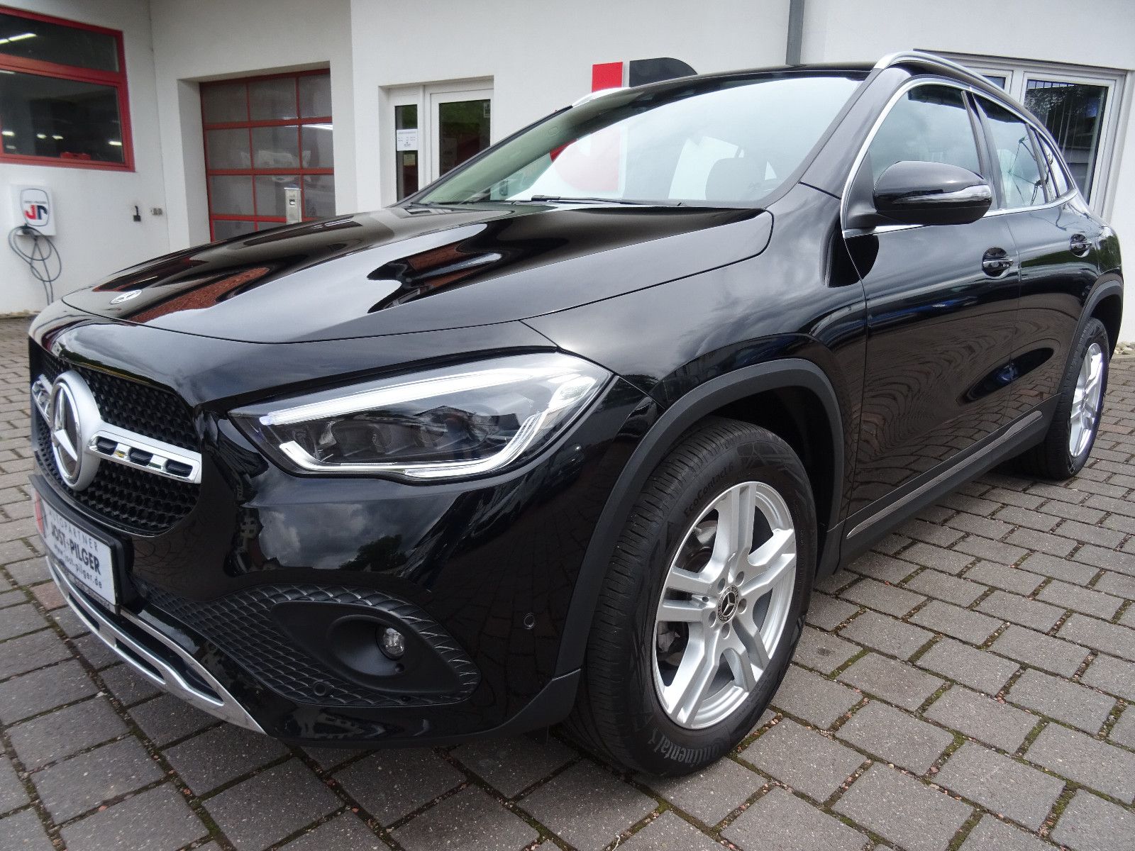Mercedes-Benz GLA 180 Progressive Leder LED Temp Garantie foto 2