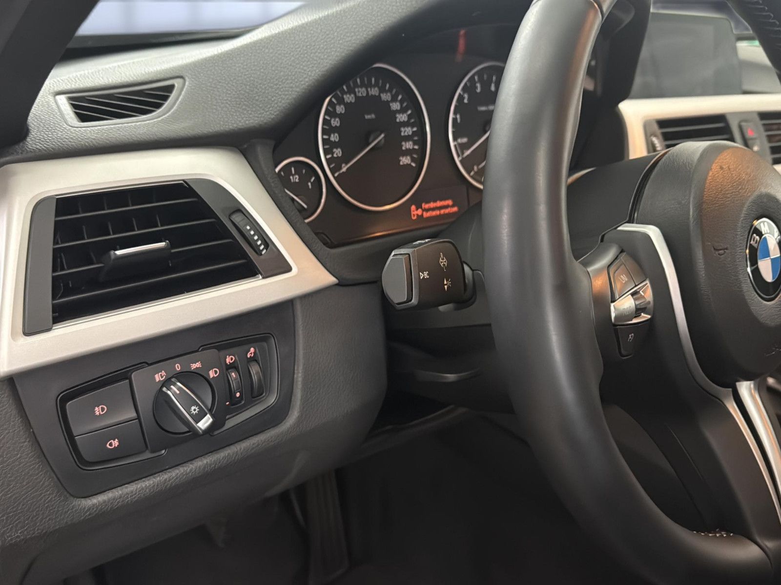 Fahrzeugabbildung BMW 320i Touring / AHK