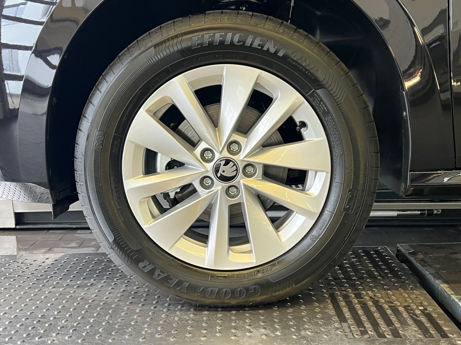 Fahrzeugabbildung SKODA Kamiq Selection 1.0 TSI DSG *AHK, LED, Komfortpa