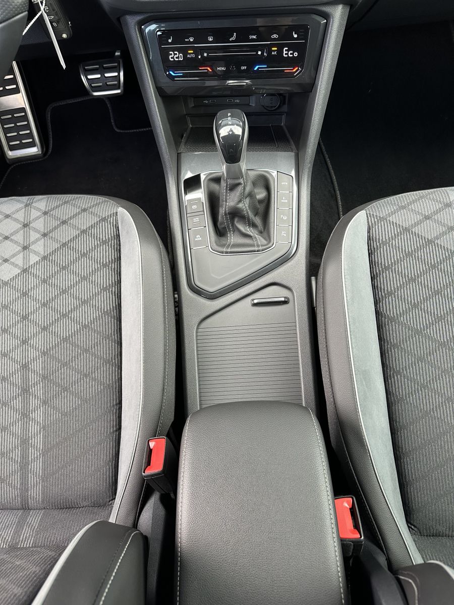 Fahrzeugabbildung Volkswagen Tiguan 1.4 TSI eHybrid R-Line NAV+MATRIX+360°+PP