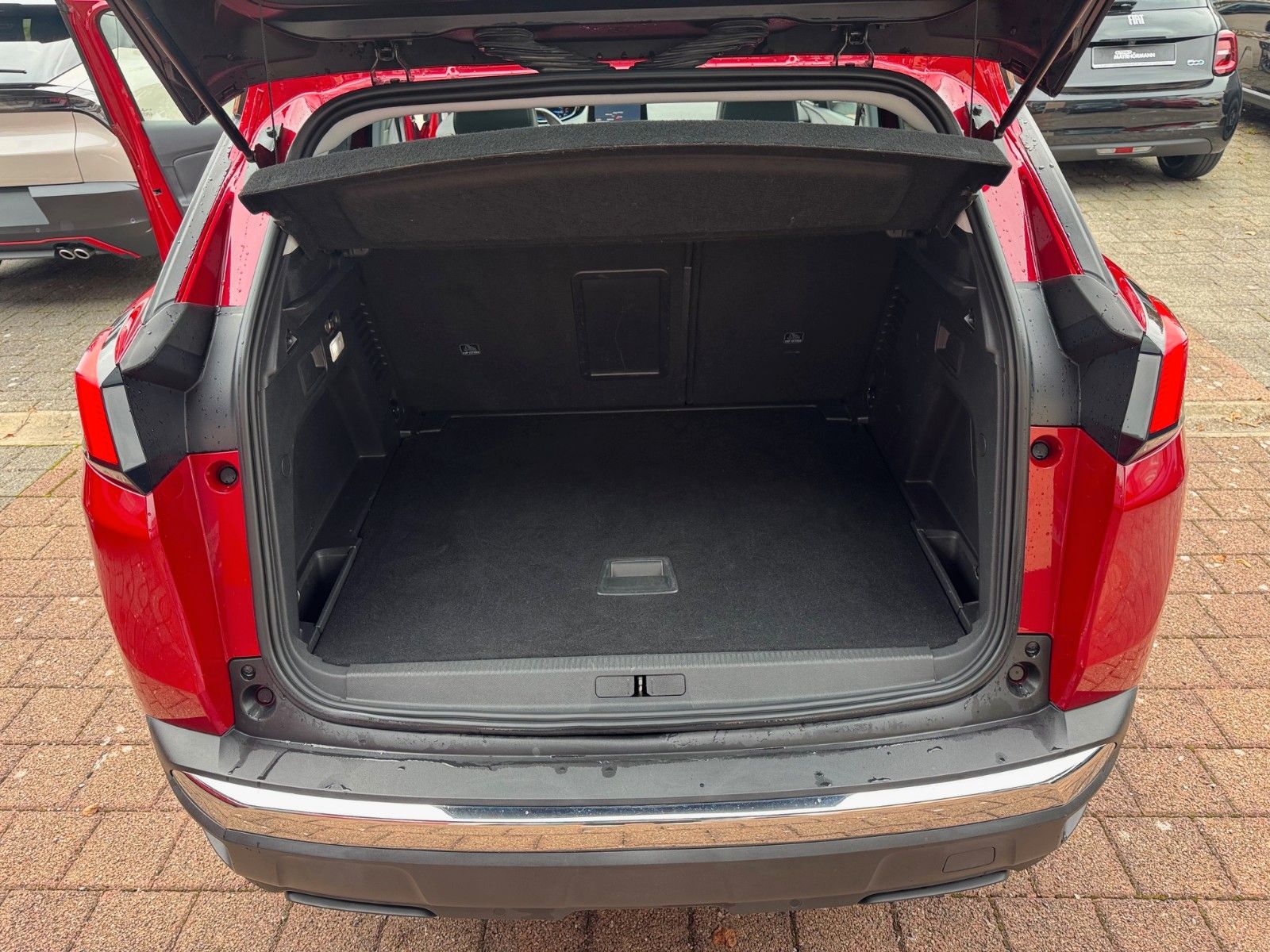 Fahrzeugabbildung Peugeot 3008 Allure 165PS Panorama Navigation Checkheft