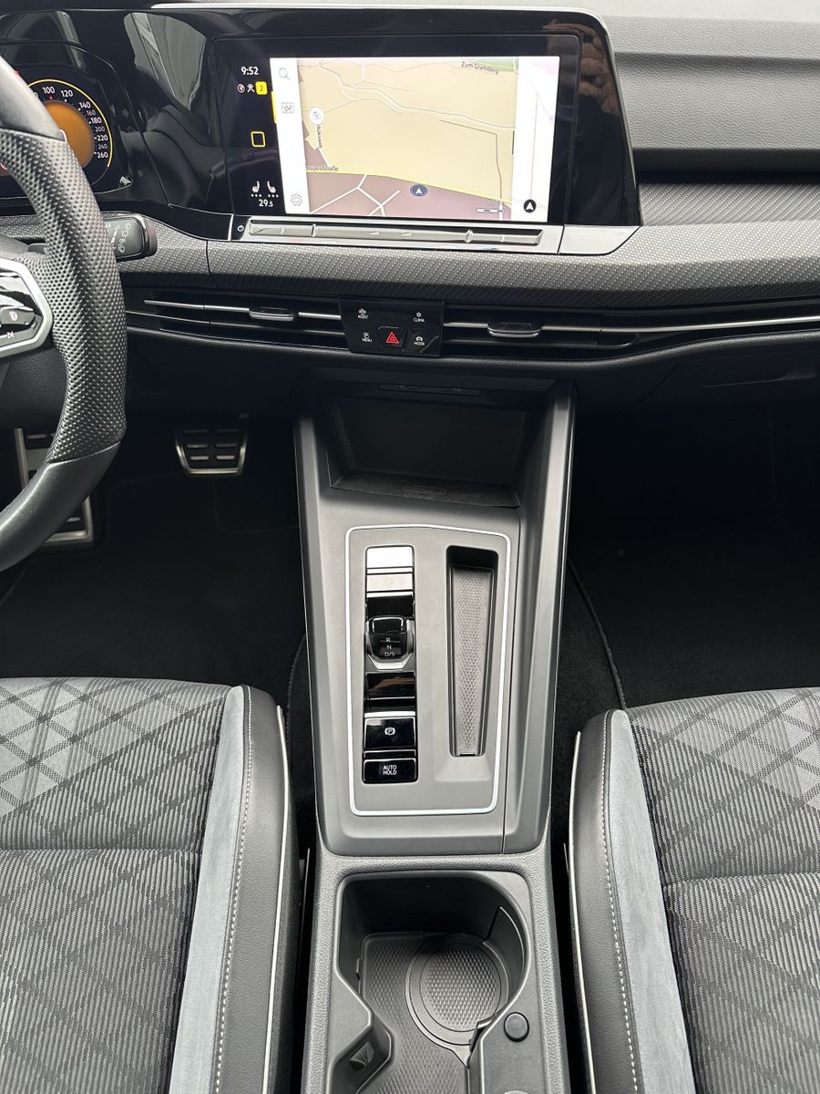 Fahrzeugabbildung Volkswagen Golf Variant 2.0 TDI DSG R-Line NAV+LED+AHK+18ZO