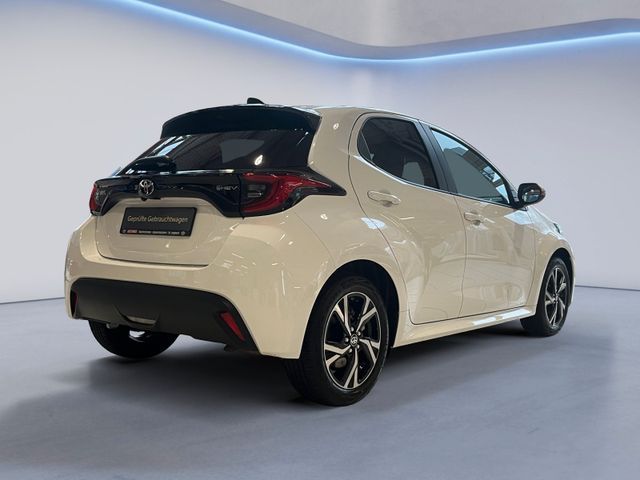 Fahrzeugabbildung Toyota Yaris 1.5 Teamplayer +ComfP LED,SHZ,ACC,Kam.,AUT