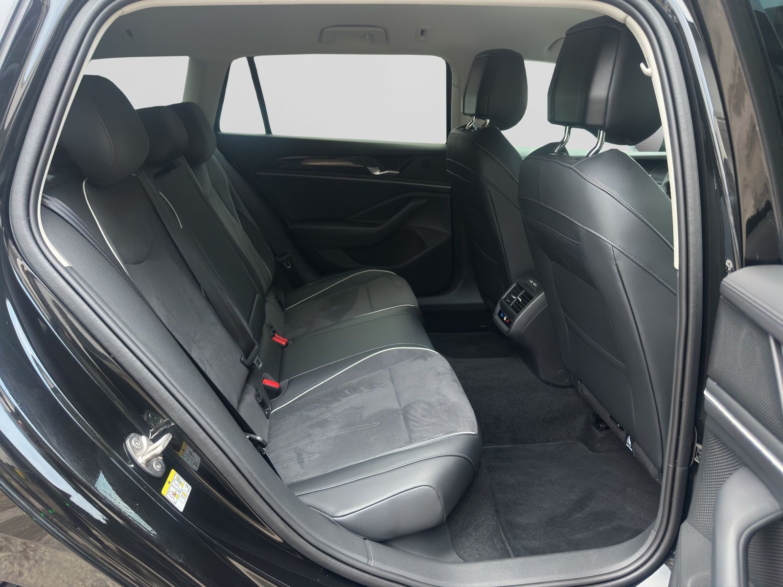 Volkswagen Passat Variant - Bild 6