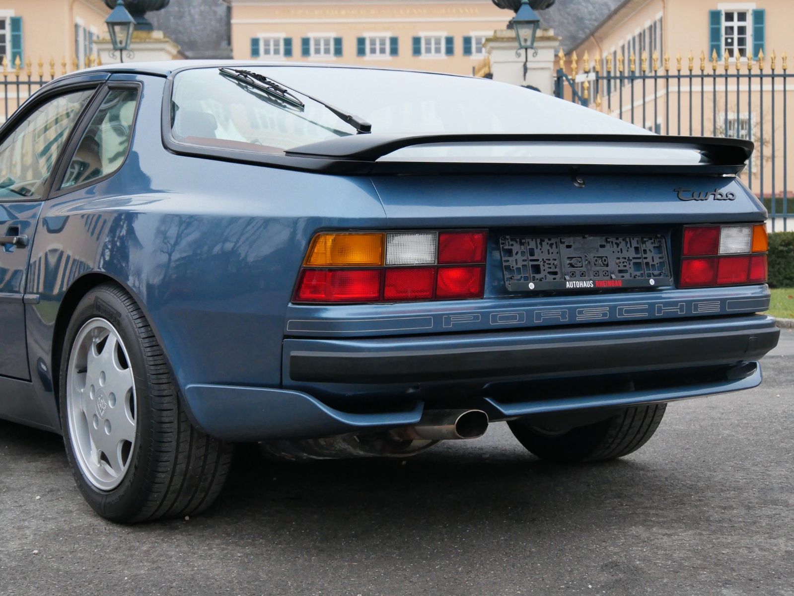 Fahrzeugabbildung Porsche 944 Turbo