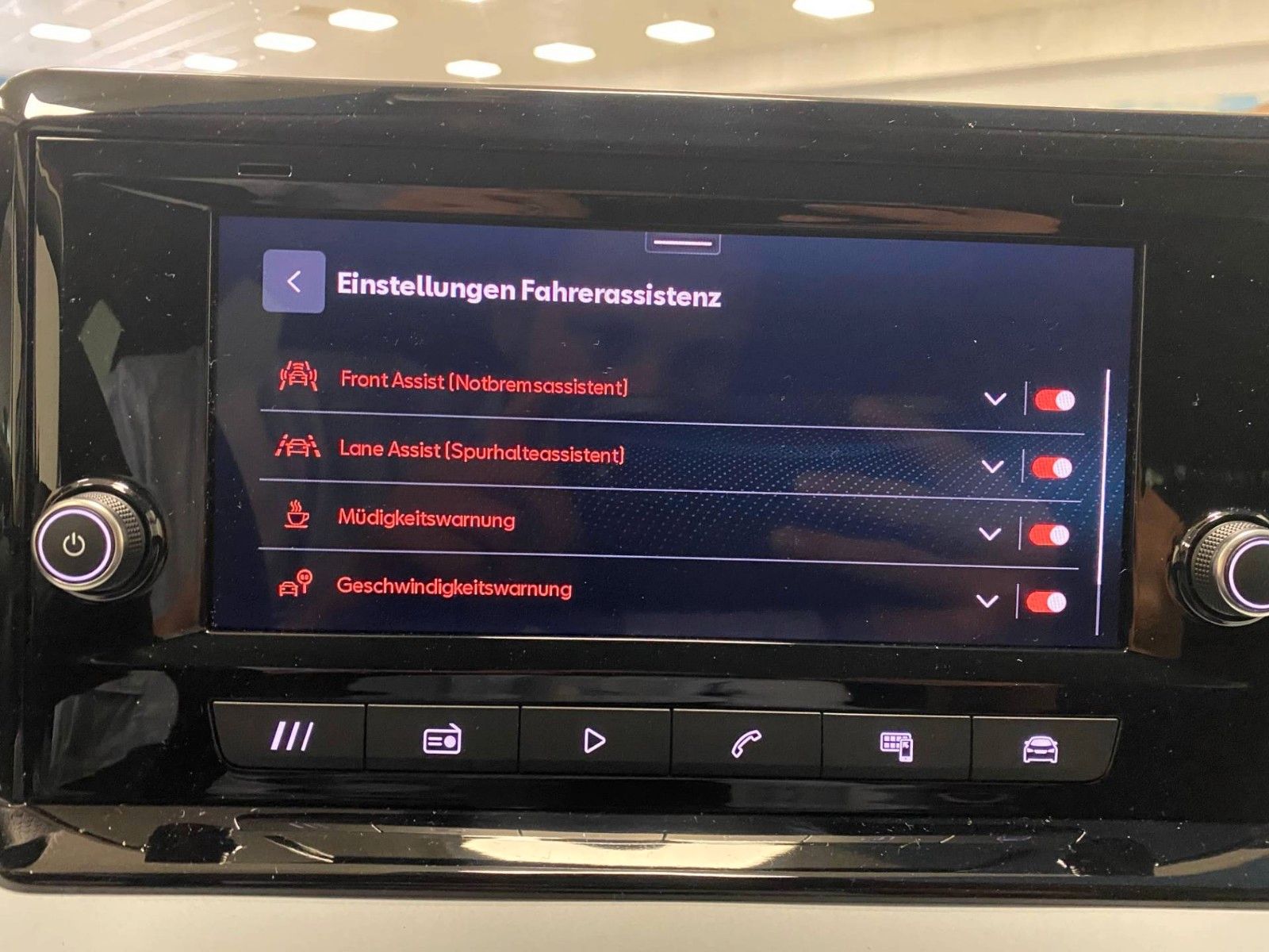 Fahrzeugabbildung SEAT Arona 1.0 TSI DSG STYLE+5 JAHRE GARANTIE+AHK+LED