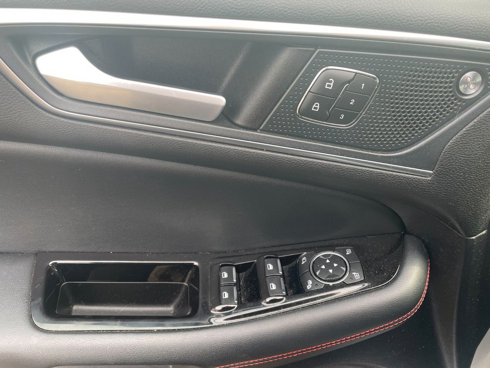 Fahrzeugabbildung Ford Edge ST-Line 4x4