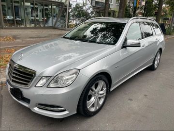 Mercedes E 220 - 1