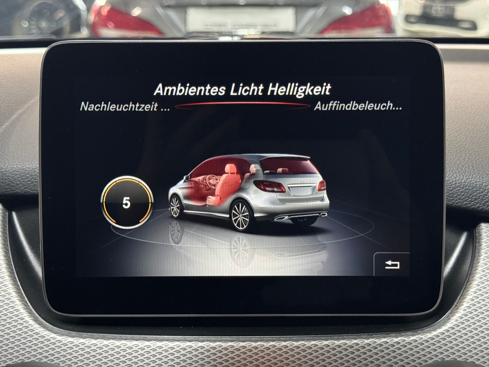 Fahrzeugabbildung Mercedes-Benz B 180 7G-DCT URBAN SPORTPAKET NAVI LED KAMERA 2H