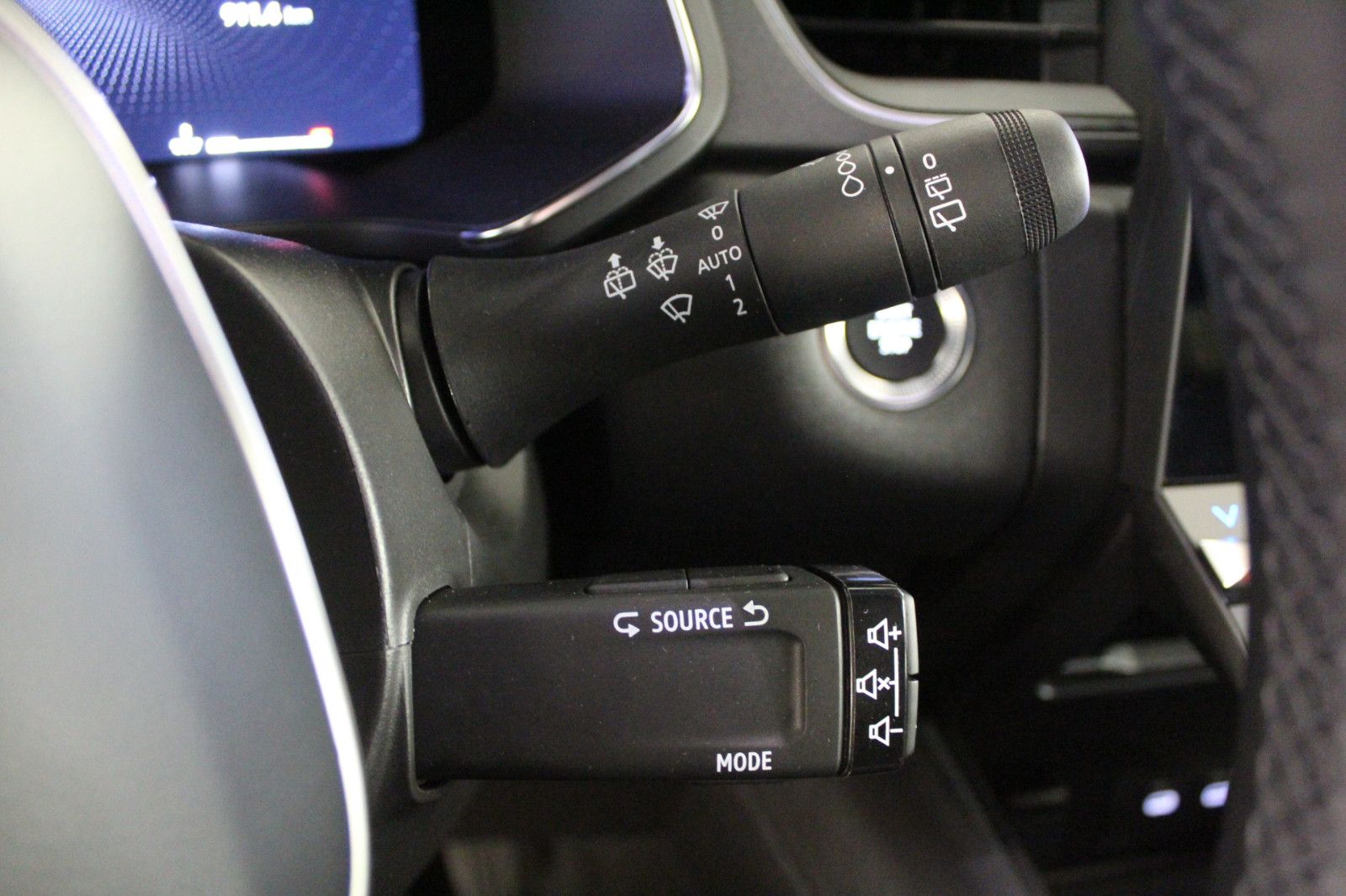 Fahrzeugabbildung Renault Captur Mild Hybrid 160 EDC Techno *Ganzjahresrei