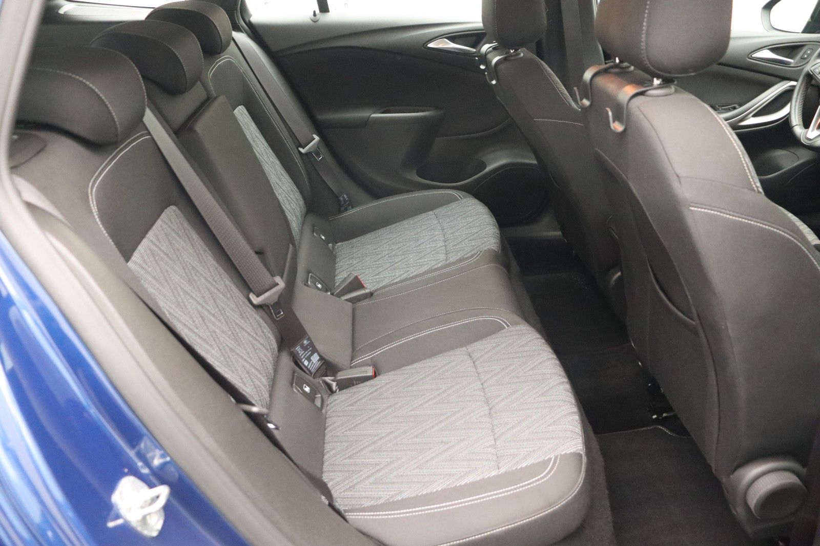 Fahrzeugabbildung Opel Astra K 1.5 Sports Tourer Opel 2020 NAVI LED AHK