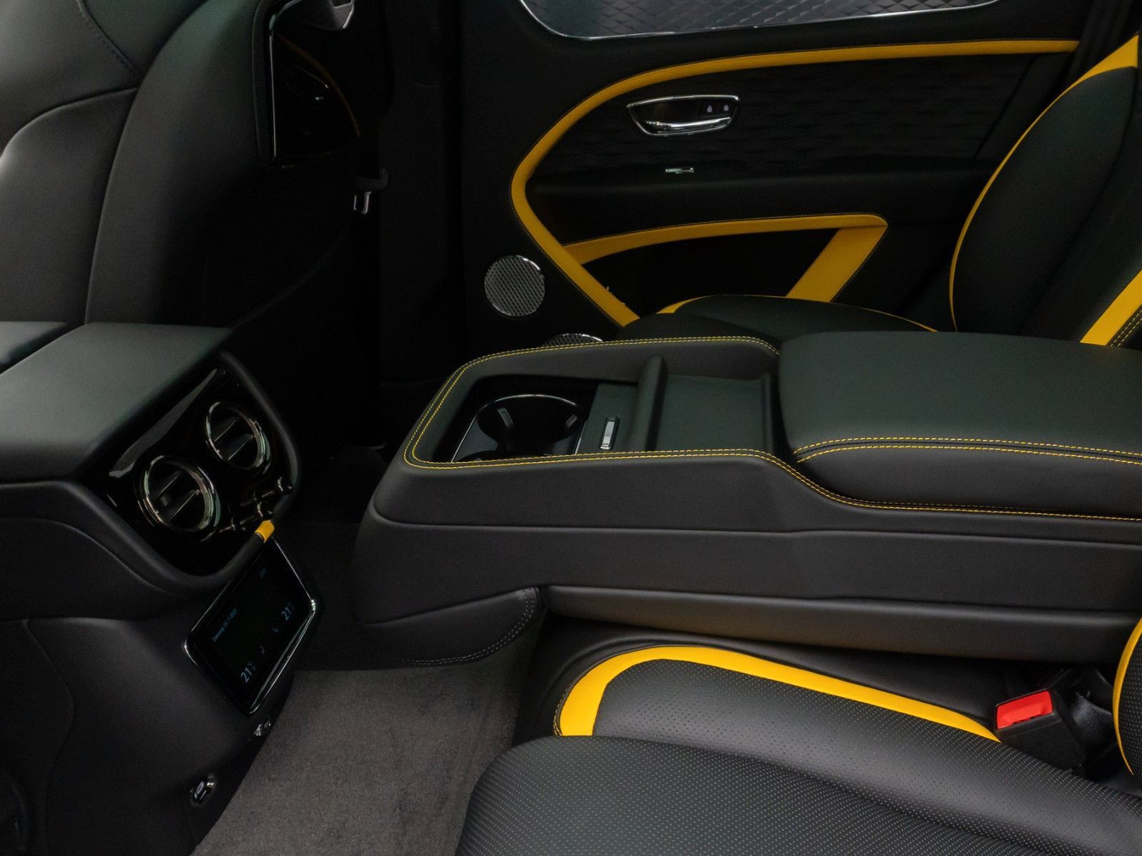 Fahrzeugabbildung Bentley Bentayga 4.0 V8 Speed Individual Carbon MegaVoll